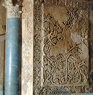 Islamic Art Gallery: Detail of a column, a capital and the wall of the Hall of Ambassadors in Medina Azahara