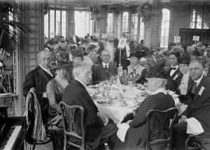 Conference Prints: Community chorus luncheon, 1917. Creator: Bain News Service