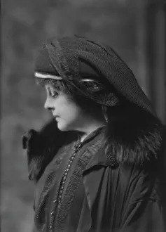 Compton, Barnes, Mrs. portrait photograph, 1914 Nov. 20. Creator: Arnold Genthe