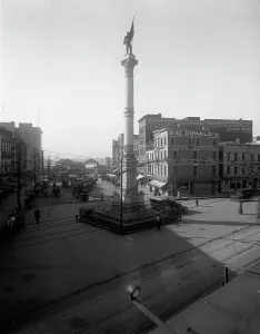 Confederate Flag Prints: Confederate Monument, Norfolk, Va. between 1910 and 1920. Creator: Unknown