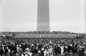 Reunion Prints: Confederate Reunion - Human Flag On Monument Grounds