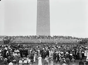 Reunion Prints: Confederate Reunion - Human Flag On Monument Grounds