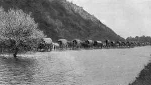 Wagons Prints: Convoi de l'armee serbe en retraite dans le defile de Bagrdan