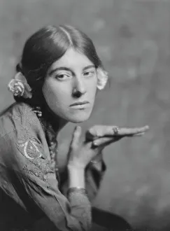 Coomarasumay, Ananda, Mrs. (Ratan Devi), portrait photograph, 1917 May 8. Creator: Arnold Genthe
