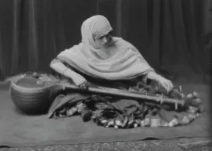 Coomarasumay, Ananda, Mrs. (Ratan Devi), portrait photograph, 1916 Mar. 14. Creator: Arnold Genthe