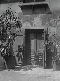 Corner in the Arts and Crafts patio, New Orleans, between 1920 and 1926. Creator: Arnold Genthe