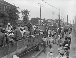 Overcrowded Prints: Cotton hoers loading at Memphis