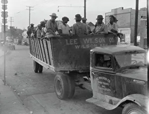 Robert E Prints: Cotton hoers from Memphis bound for the Wilson Plantation in Arkansas