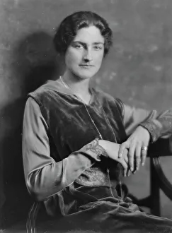 Cotton, L. Miss, portrait photograph, 1916. Creator: Arnold Genthe