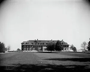 Club House Prints: Country club, Grosse Pointe, Detroit, Mich. c1908. Creator: Unknown