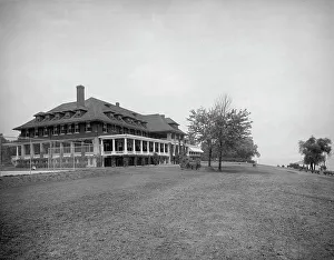 Facilities Prints: The Country club, Grosse Pointe, Mich. c.between 1910 and 1920. Creator: Unknown
