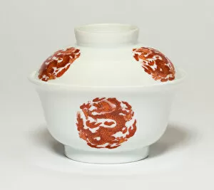 Covered Bowl with Dragon Medallions, Qing dynasty (1644-1911), late 18th / 19th century
