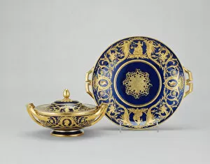 Toilette Collection: Covered Bowl and Stand (Ecuelle de la toilette), Sevres, 1784