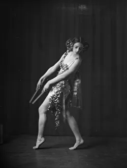 Sequin Prints: Cowan, Rosamonde, Miss (Rose Rolanda ; Mrs)