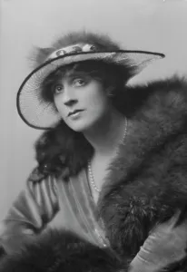 Fox Fur Prints: Cowl, Jane, Miss, portrait photograph, 1914 Dec. 30. Creator: Arnold Genthe