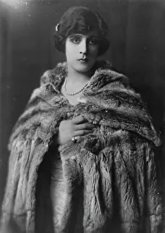 Jane Bailey Prints: Cowl, Jane, Miss, portrait photograph, 1917 Sept. 17. Creator: Arnold Genthe