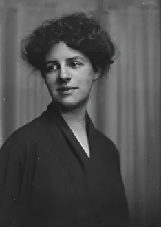 Bathrobe Prints: Cox, Miss, portrait photograph, 1916 Mar. 31. Creator: Arnold Genthe