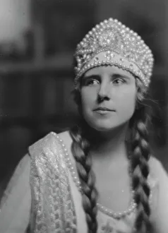 Plaited Prints: Cravath, Vera, Miss, portrait photograph, 1917 June 29. Creator: Arnold Genthe