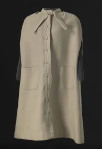 Cream wool cape designed by Arthur McGee, mid 20th-late 20th century Cream wool cape designed by Arthur McGee, mid 20th-late 20th century
