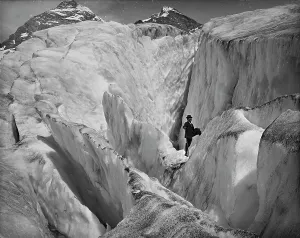 Crevasse Prints: Crevasse formation in Illecillewaet Glacier