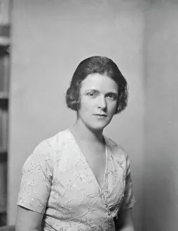 Cross, Viola, Mrs. portrait photograph, between 1921 and 1923. Creator: Arnold Genthe
