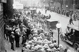 Carriages Prints: Crowd at convention hall, Baltimore, Maryland, 1912. Creator: Bain News Service