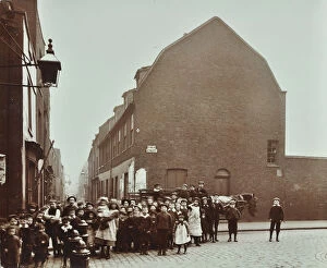 Cobblestone Gallery: Crowd of East End children, Red Lion Street, Wapping, London, 1904