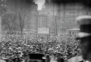 Protester Prints: Crowd at Gaynor notification 9/3/13, 1913. Creator: Bain News Service