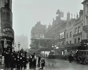 Council Gallery: Crowd of people in the street, Tottenham Court Road, London, 1900