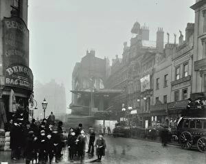 Omnibus Gallery: Crowd of people in the street, Tottenham Court Road, London, 1900