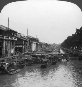 Guangzhou Prints: The crowded canal, from the English Bridge, Canton, China, 1901. Artist: HC White