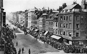 Crowds waiting for the Queen in St Jamess Street, London, 1880s (1926-1927)