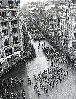 Parade Prints: Crowds watching the coronation procession of Queen Elizabeth II