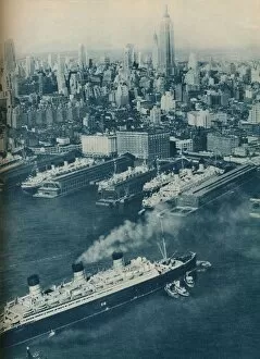 Arrival Gallery: Cunard White Star liner Berengaria, approaching Cunard pier, 1936