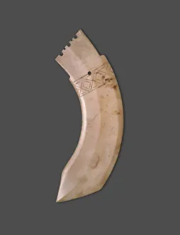 Curved Dagger-Blade (ge), Shang dynasty (c.1600-1046 BC), 13th-11th century B.C Curved Dagger-Blade (ge), Shang dynasty (c.1600-1046 BC), 13th-11th century B.C