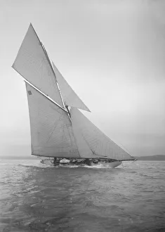 The cutter Onda sailing close-hauled, 1911. Creator: Kirk & Sons of Cowes The cutter Onda sailing close-hauled, 1911. Creator: Kirk & Sons of Cowes