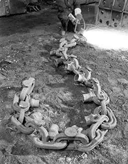 Casting Gallery: Cutting off lead from a manganese chain casting, Sheffield, South Yorkshire, 1965