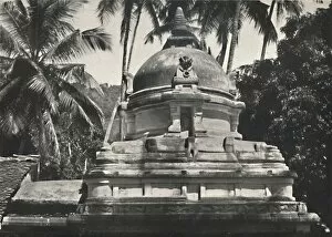 Dagoba im Tempel des Heilgen Zahnes in Kandy, 1926