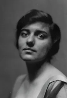 Damrosch, Alice, Miss, portrait photograph, 1913 Dec. 18. Creator: Arnold Genthe