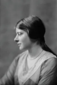 V Neck Prints: Damrosch, Polly, Miss, portrait photograph, 1914 Mar. 27. Creator: Arnold Genthe