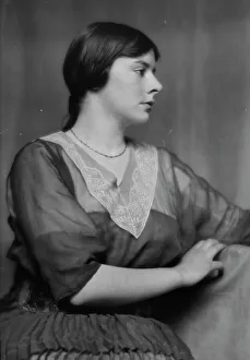 V Neck Prints: Damrosch, Polly, Miss, portrait photograph, 1914 Mar. 27. Creator: Arnold Genthe