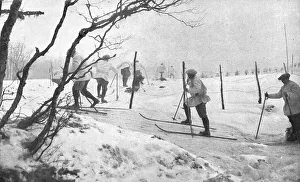 Dans la meme region, nos alpins skieurs ont ete pourvus de blanches tuniques... 1915 (1924) Creator: Unknown