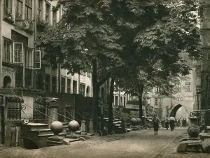 Deutschland Prints: Danzig. Frauengasse, 1931. Artist: Kurt Hielscher