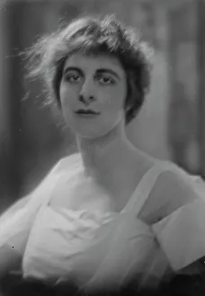 Darby, W.A. Mrs. portrait photograph, 1917 Oct. 20. Creator: Arnold Genthe