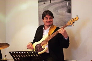 Guitarist Gallery: Dave Hanratty, The Pete Allen Band, Deanwood Park Golf Club, Newbury, Berks, 10th Oct