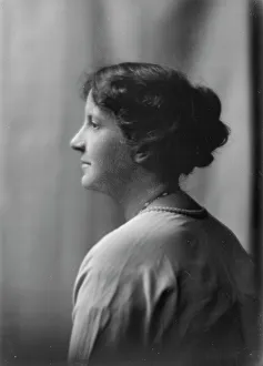 Davies, W.W. Mrs. portrait photograph, 1917 Oct. 21. Creator: Arnold Genthe