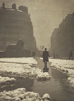 Photograph Album London Prints: The day breaks cold, Trafalgar Square