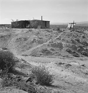Washing Line Gallery: The Dazey farm and home, Homedale district, Malheur County, Oregon, 1939. Creator: Dorothea Lange
