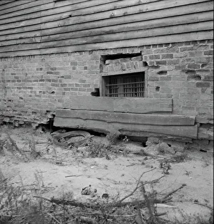 Deserted Prints: Decaying antebellum plantation house in Greene County