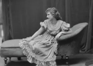 Chaise Longue Prints: Delarer, Llellwyn, Miss, portrait photograph, 1917. Creator: Arnold Genthe